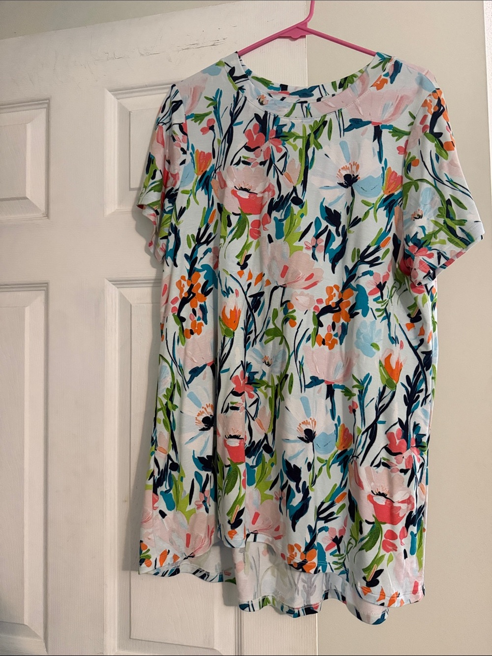 crown & ivy Floral Crewneck Tunic in White, Green, Teal, Pink